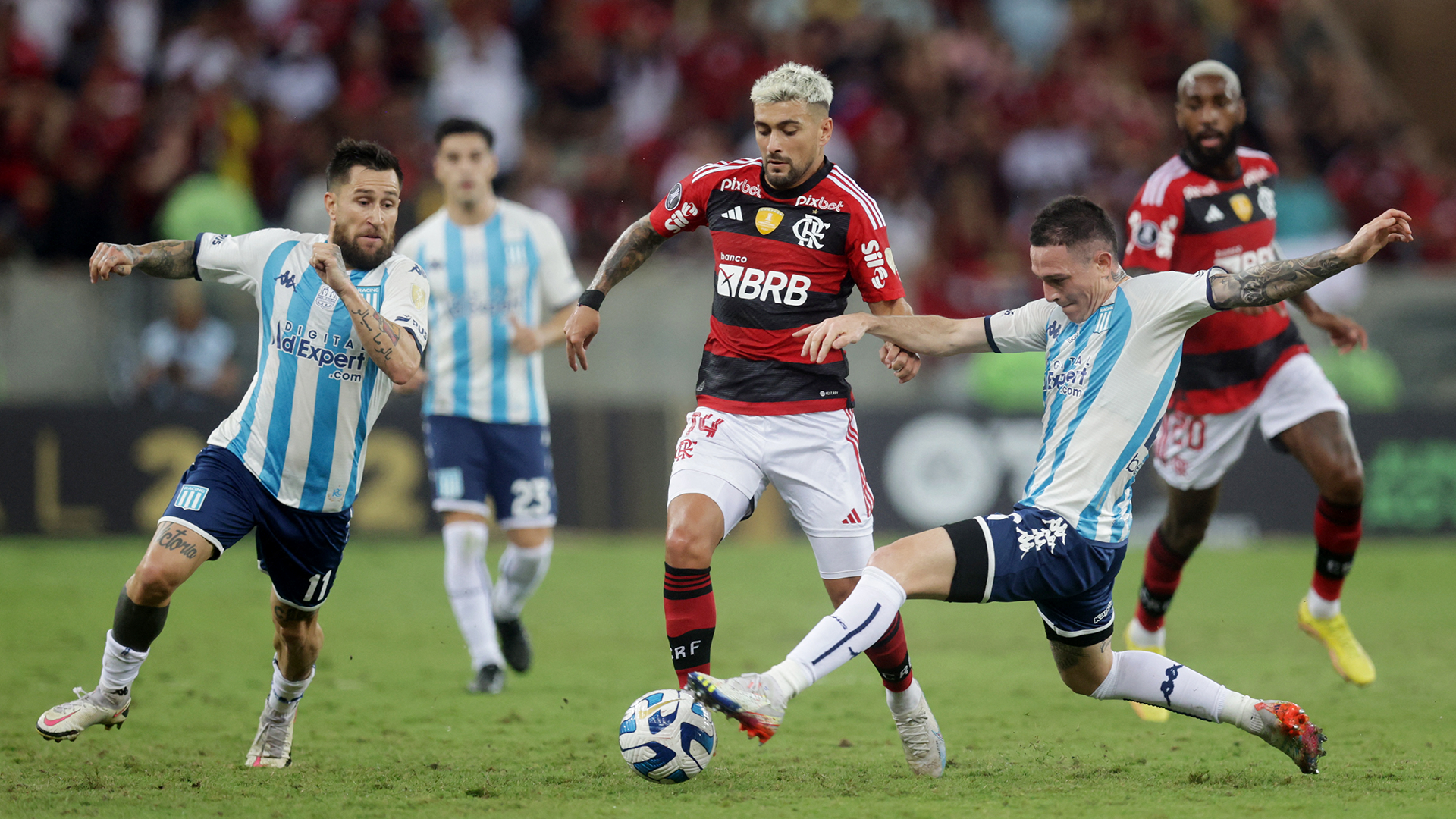 Racing Club vs Flamengo in the Copa Libertadores match.